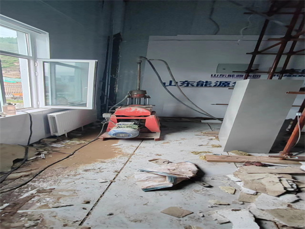 陈场镇地基基础下沉墙体裂缝加固注浆顶升施工